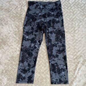 Old Navy Leggings Womens Small Gray Camo Pull On Crop Stretch High Waist Active